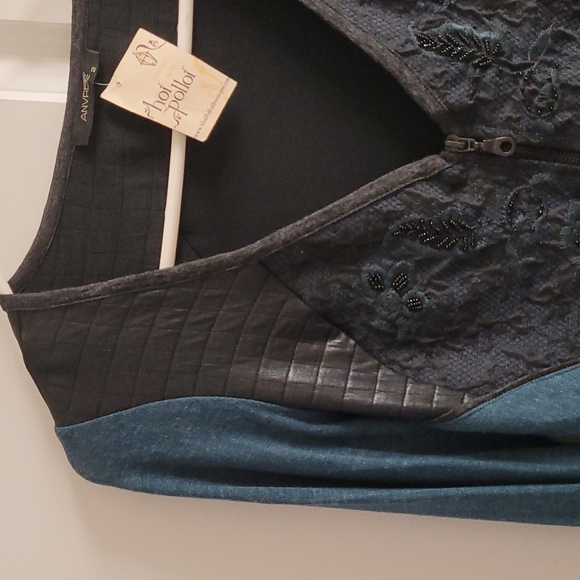 Anvrdie Long Sleeve 2 tone. Front zipper. Crunchy sides. - Picture 4 of 10